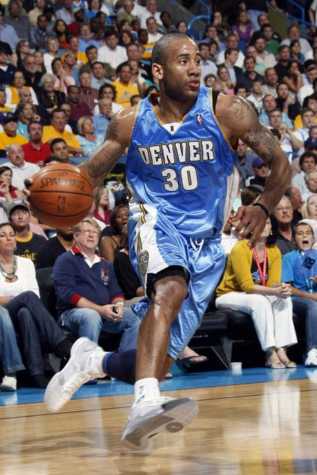 硬生生扭转 硬生生扭转