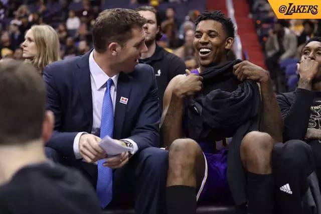 围绕这一主 围绕这一主